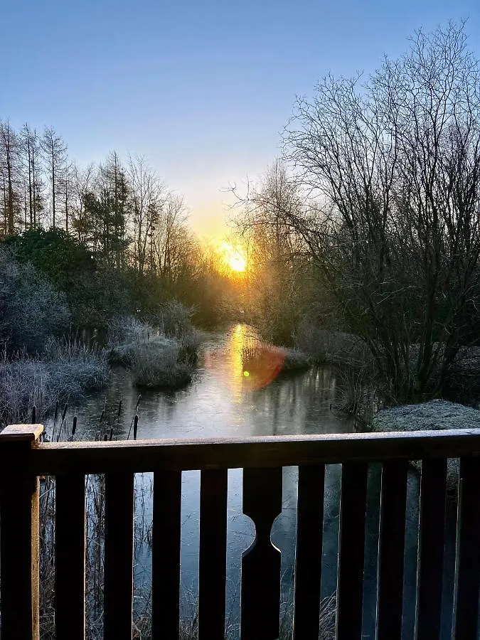 Secluded Rustic Cabin - A Digital Detox Paradise. York 0*,
